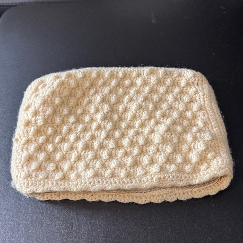 Vintage 1930’s-40’s crochet popcorn zip top clutch bag with zipper.